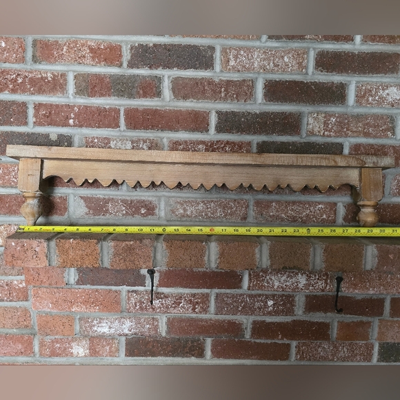 Distressed white washed rustic farmhouse country scalloped edge thin wall shelf - Picture 11 of 12